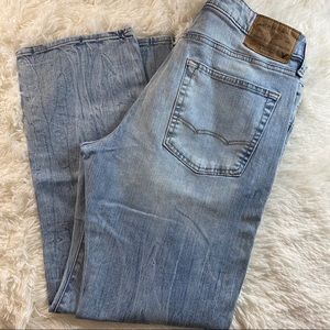 American Eagle light wash men’s jeans 34x30